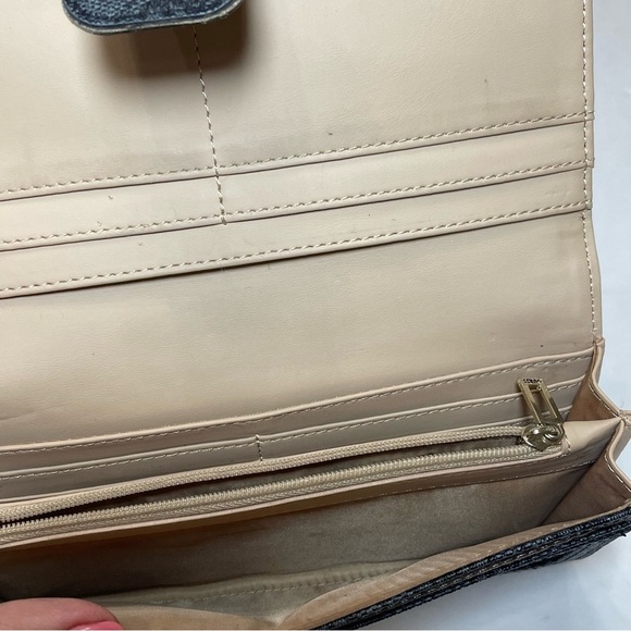 Guess Black and Silver Women's Wallet. Clutch bag. Park Lane. ID holder. Pre own - Picture 4 of 5